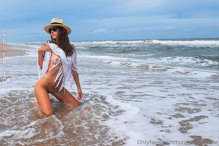 Honey Nude Leaked Photo #14