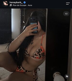 Honeybarb_ leaked photo #3