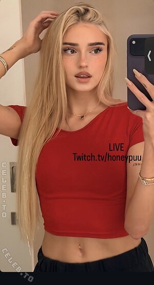 HoneyPuu Nude Leaked Photo #5