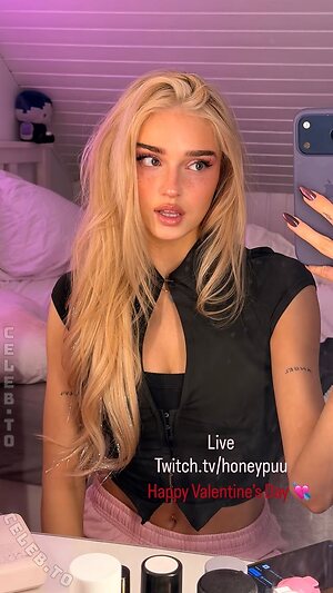 HoneyPuu Nude Leaked Photo #8