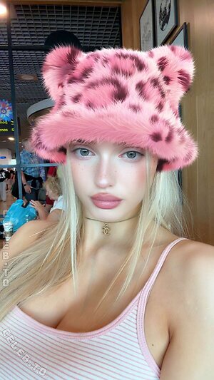 HoneyPuu photo