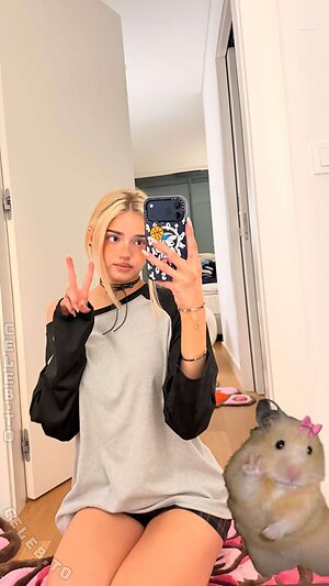 HoneyPuu leaked photo #278