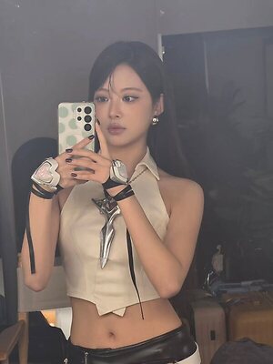 Hong Eunchae leaked photo #25