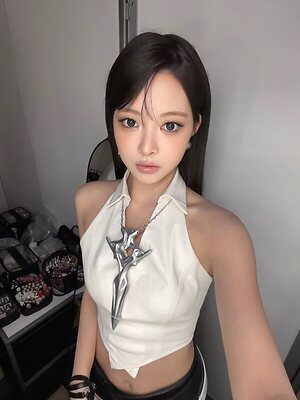 Hong Eunchae leaked photo #27