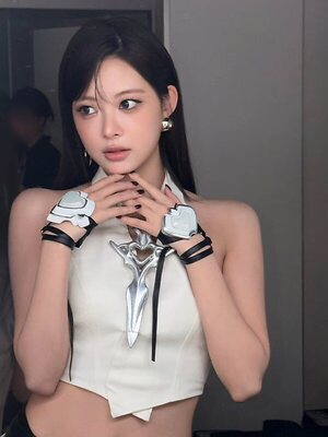 Hong Eunchae leaked photo #29