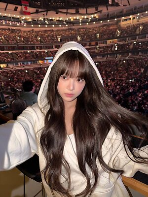 Hong Eunchae leaked photo #52