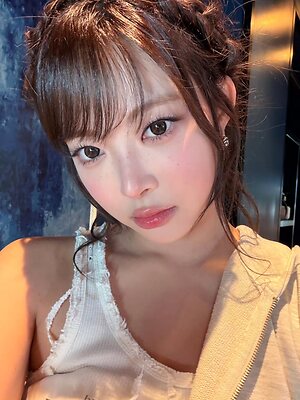 Hong Eunchae leaked photos