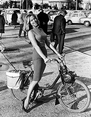 Honor Blackman leaked photo #5