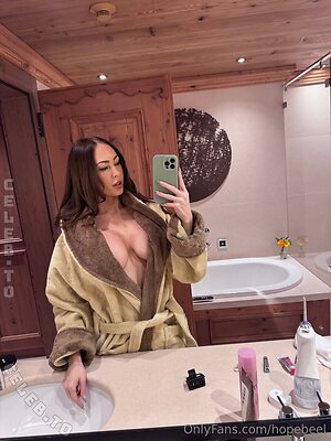 Hope Beel Nude Leaked Photo #32