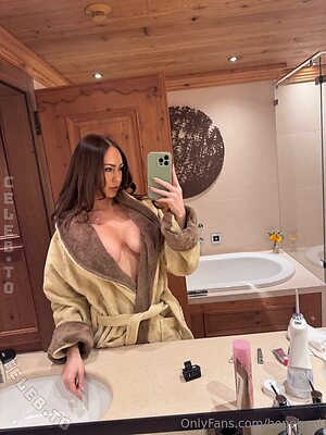 Hope Beel Nude Leaked Photo #33