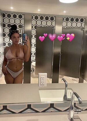 Hope Perkins leaked photo #9