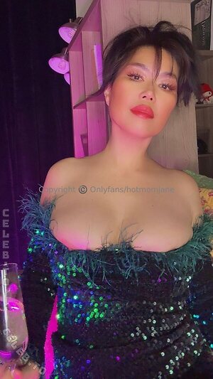 HotMomJane photo