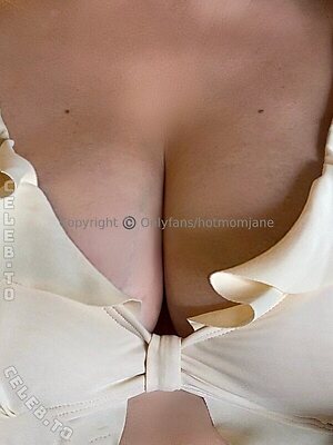 HotMomJane photo
