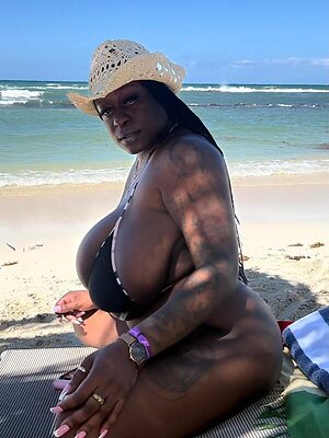 huge boobs leaked photo #3