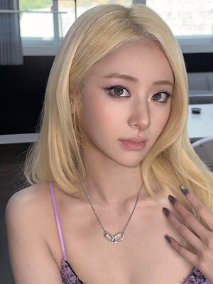 Huh Yunjin leaked photo #71