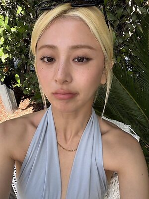 Huh Yunjin Nude Leaked Photo #115