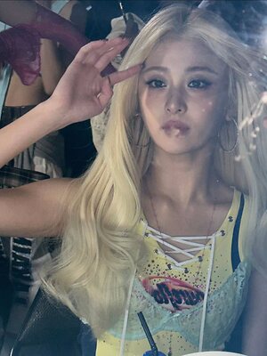 Huh Yunjin leaked photo #206