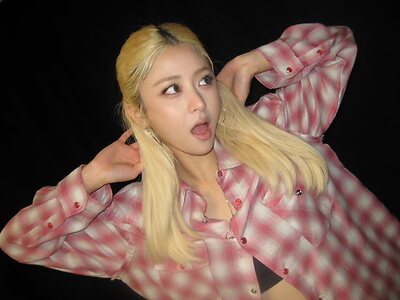 Huh Yunjin leaked photo #208