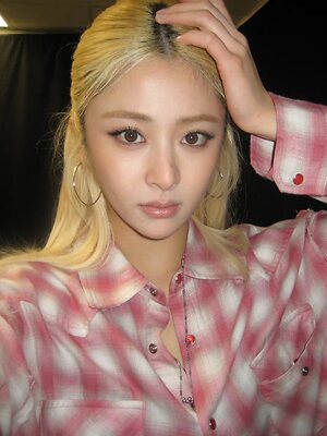 Huh Yunjin leaked photo #209