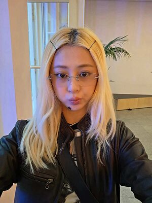 Huh Yunjin leaked photos