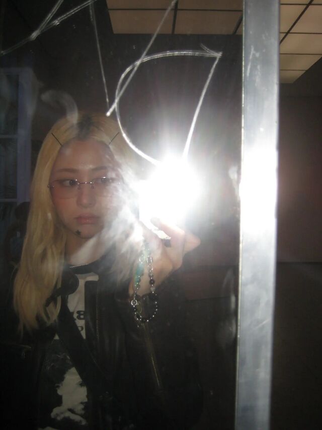 Huh Yunjin leaked photos