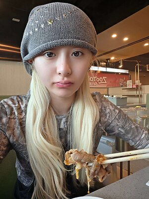 Huh Yunjin leaked photo #255