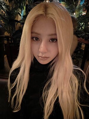 Huh Yunjin leaked photo #257