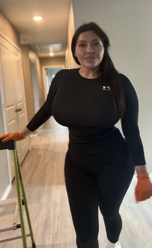 Humongous Tit Nude Leaked Photo #3