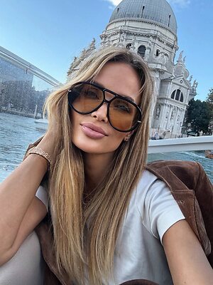 Hungarian Celebrity Pictures & Photo Sets