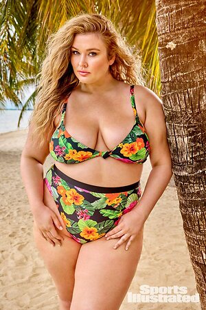 Hunter McGrady leaked photo #4