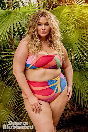 Hunter McGrady leaked photo #9