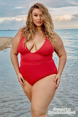 Hunter McGrady leaked photo #12