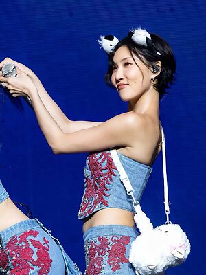 HWASA leaked photo #24