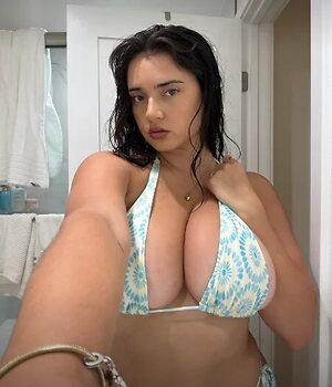 @iheartsarita Nude Leaked Photo #9