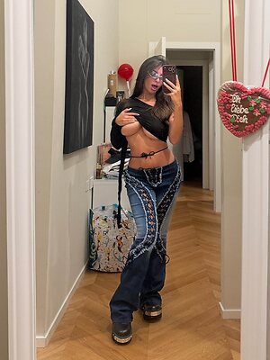 Ika Dauria leaked photo #328