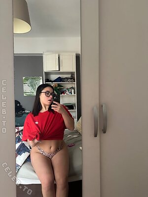 Ilaais Nude Leaked Photo #10