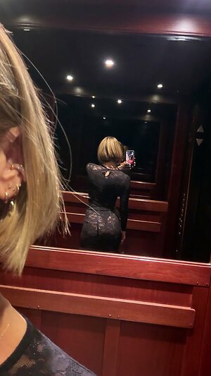 Iliza Shlesinger leaked photo #7
