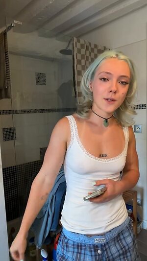 Ilovehercrookedteeth leaked photo #3