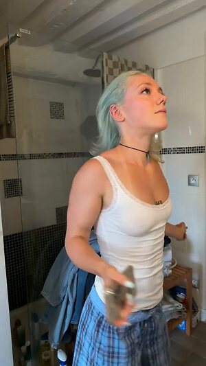Ilovehercrookedteeth leaked photo #5