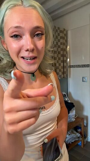 Ilovehercrookedteeth leaked photo #11