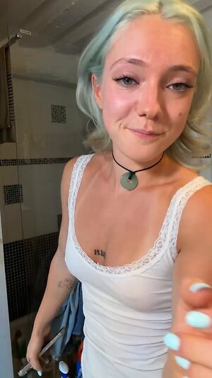Ilovehercrookedteeth leaked photo #17