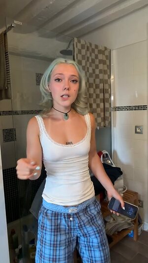 Ilovehercrookedteeth leaked photo #22