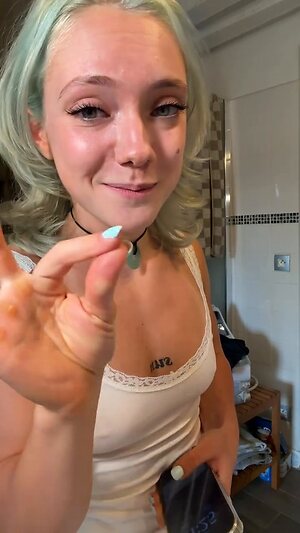 Ilovehercrookedteeth leaked photo #36