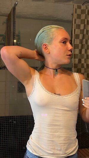 Ilovehercrookedteeth leaked photo #41