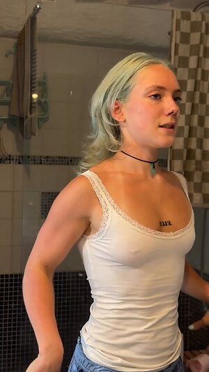 Ilovehercrookedteeth leaked photo #83
