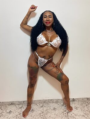 Inês Brasil leaked photo #6