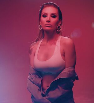 Irem Derici leaked photo #9