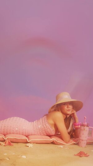 Iris Apatow leaked photo #57