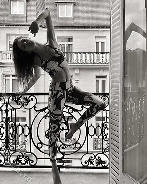 Iris Mittenaere Nude Leaked Photo #17