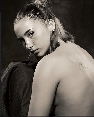 Iris Vallaranii leaked photo #8
